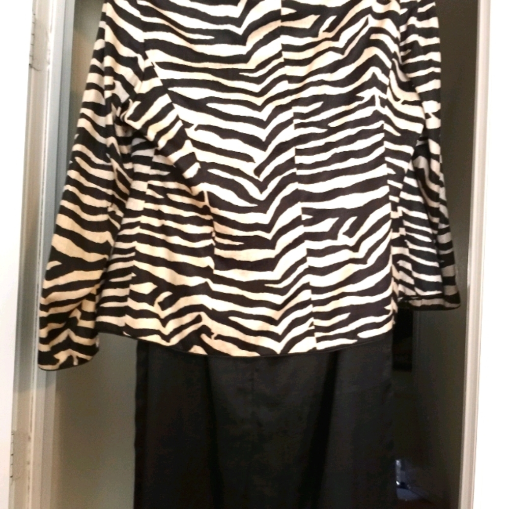 Skirt suit
